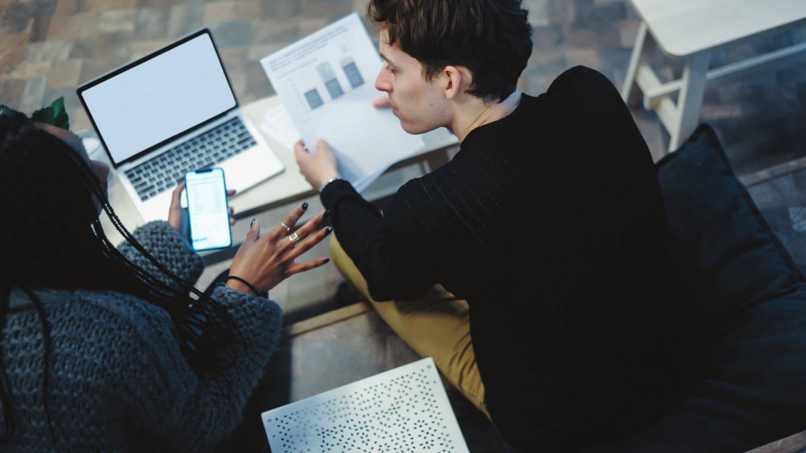 جيل زد يحول انهيار سوق الأسهم العالمية إلى فرصة استثمارية ذهبية