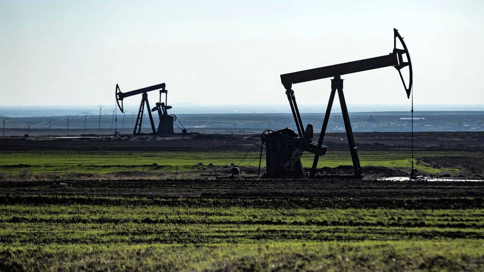 النفط يرتفع 0.2% بفضل إعفاءات الرسوم الأمريكية