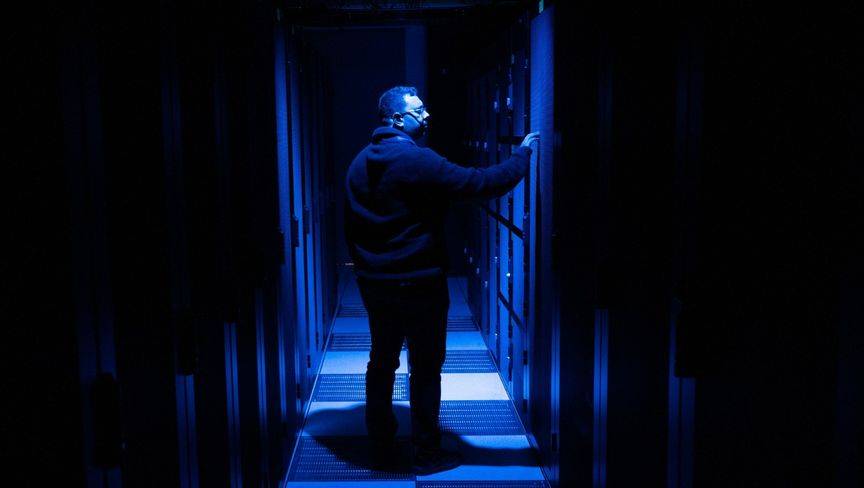 الذكاء الاصطناعي يزيد الإقبال على الوقود التقليدي