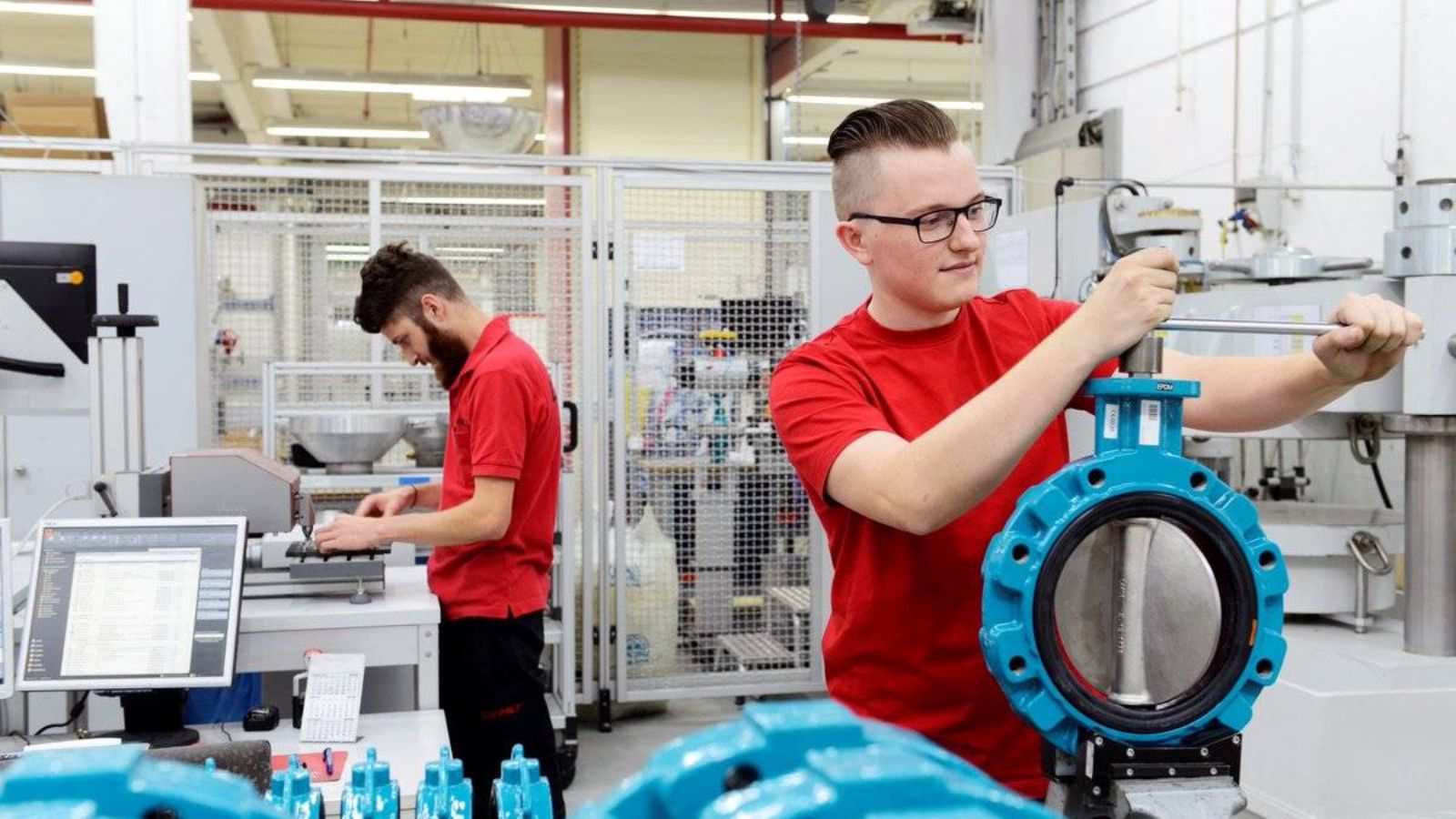 73 % من شركات التصنيع البريطانية توقف خطط الاستثمار بعد صدمة الرسوم الجمركية