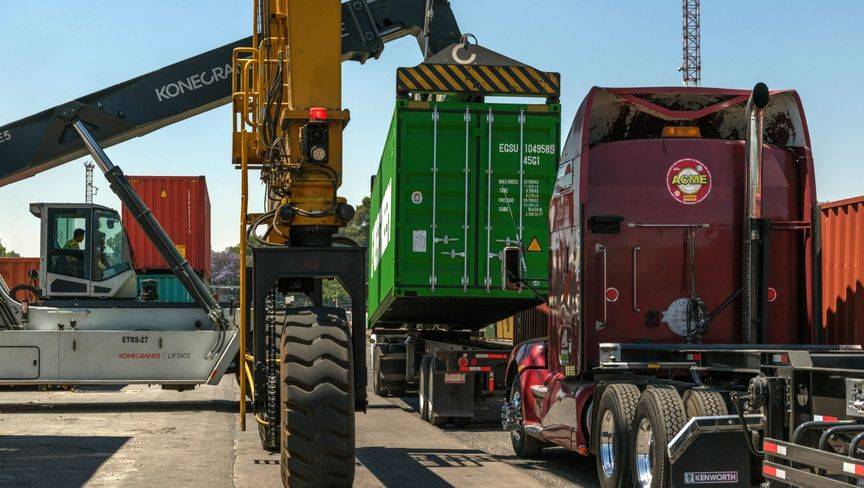 أولى صدمات رسوم ترمب على اقتصاد العالم ستظهر في بيانات هذا الأسبوع