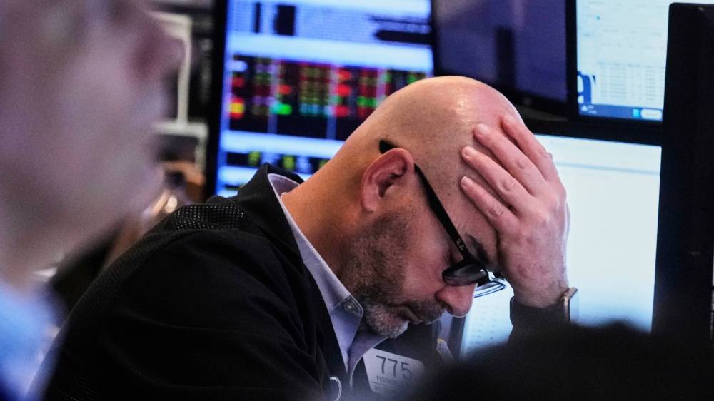هبوط حاد لـ"وول ستريت" وسط انتقادات ترمب لرئيس الفيدرالي