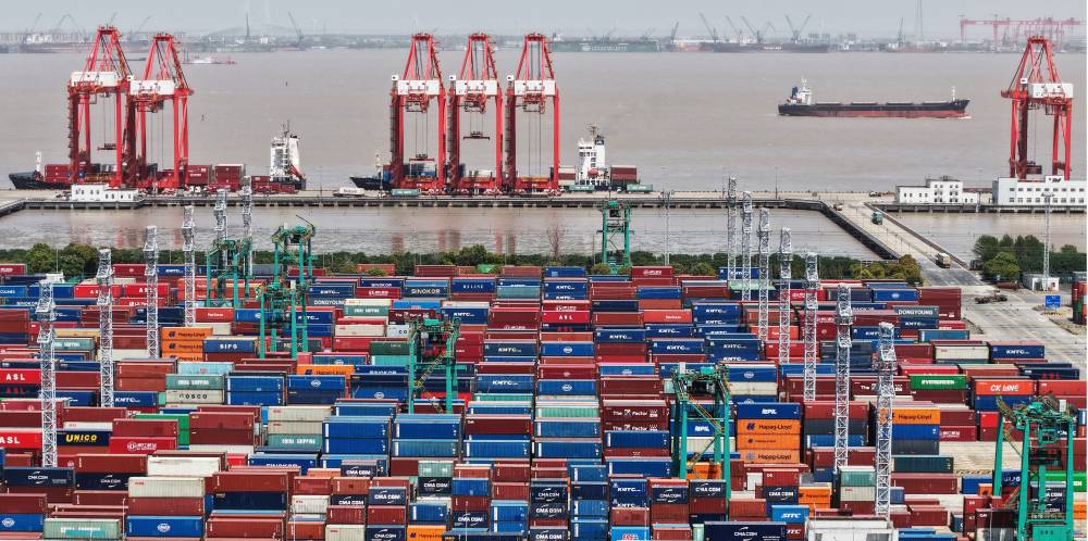 شركات الشحن الأوروبية والأمريكية تحت ضغط رسوم ترمب رغم هدنة الـ 90 يوما