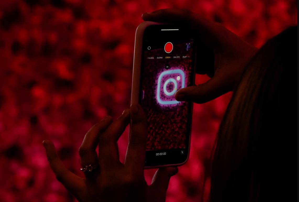 إنستجرام يستعين بالذكاء الاصطناعي لاكتشاف العمر الحقيقي للمراهقين