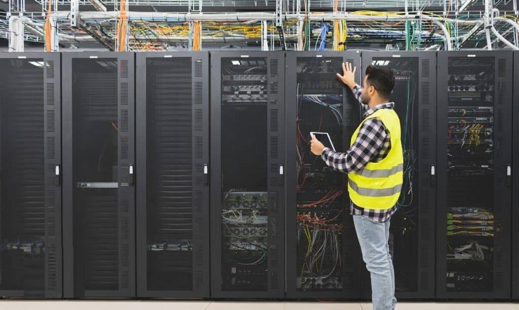 "خزنة" الإماراتية المتخصصة في مراكز البيانات تخطط لتوسع في السعودية