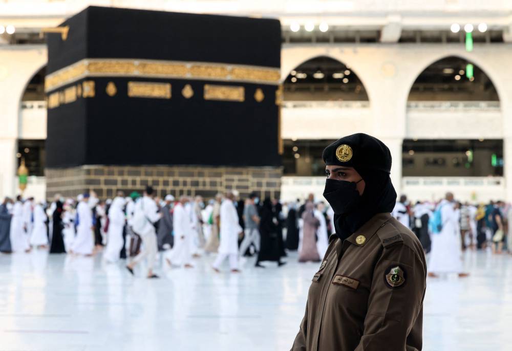 السعودية تفرض غرامات تصل إلى 100 ألف ريال على مخالفي أنظمة وتعليمات الحج
