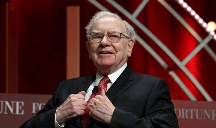 وارن بافيت .. صاحب الرؤية الثاقبة الذي خرج رابحا من نزيف الخسائر