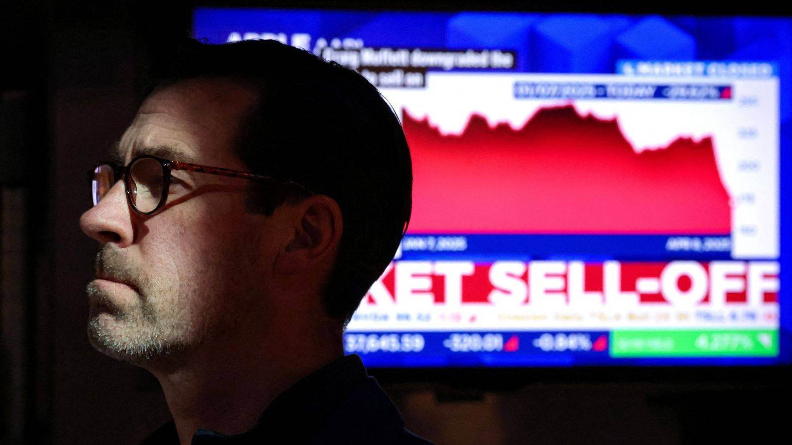 "ستاندرد آند بورز 500" ينخفض عن 5 آلاف نقطة لأول مرة منذ عام