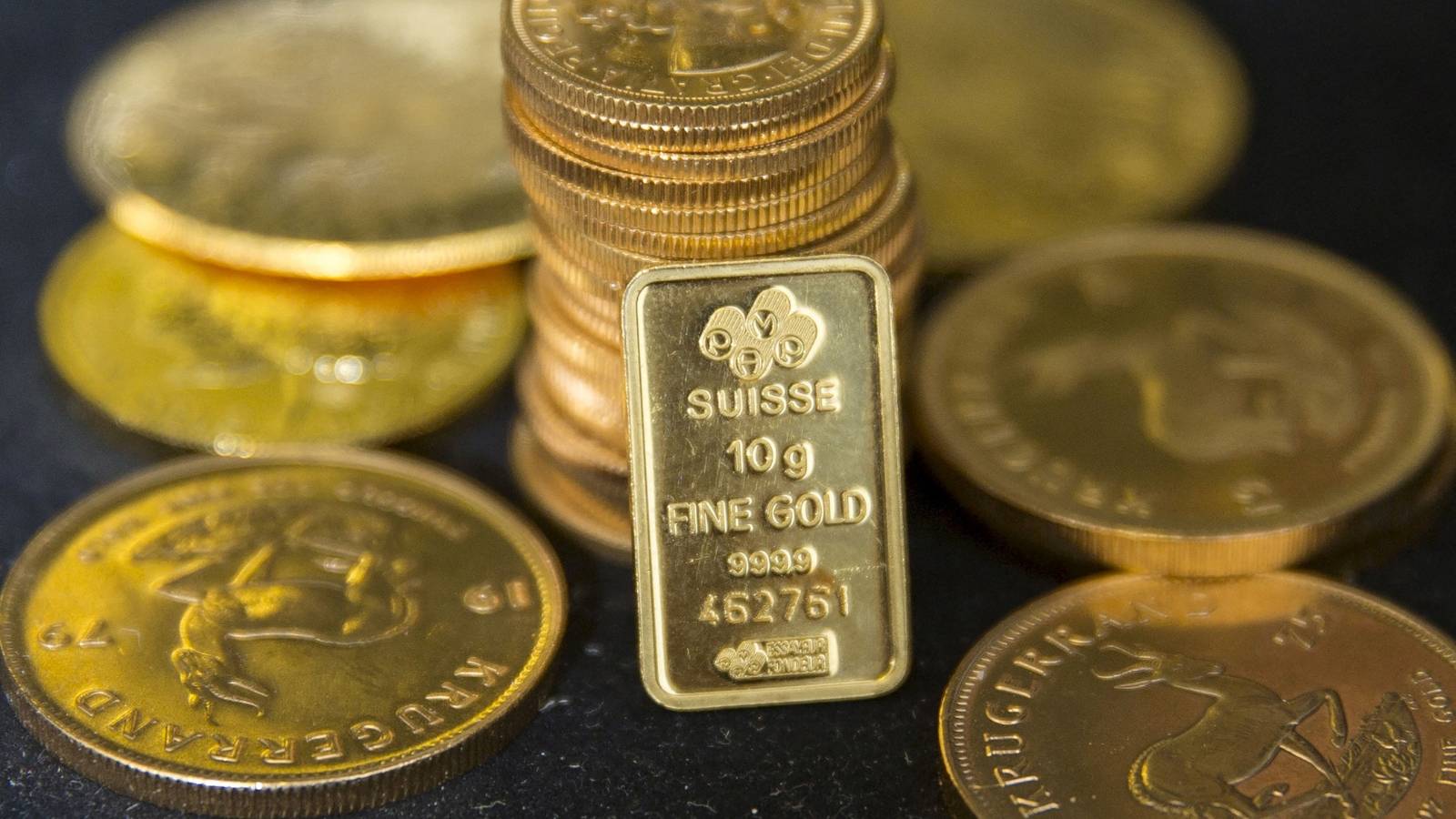الذهب يصعد 1% مع بدء سريان الرسوم الجمركية الأمريكية وتراجع الدولار