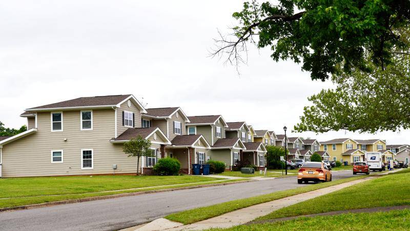 سوق العقارات الأمريكية في قبضة كبار السن.. لا مال للرحيل ولا فرصة للشراء