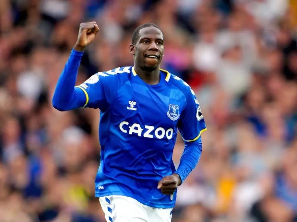 صفقة مجانية تقرب دوكوري من الشباب عامين بـ 10 ملايين دولار