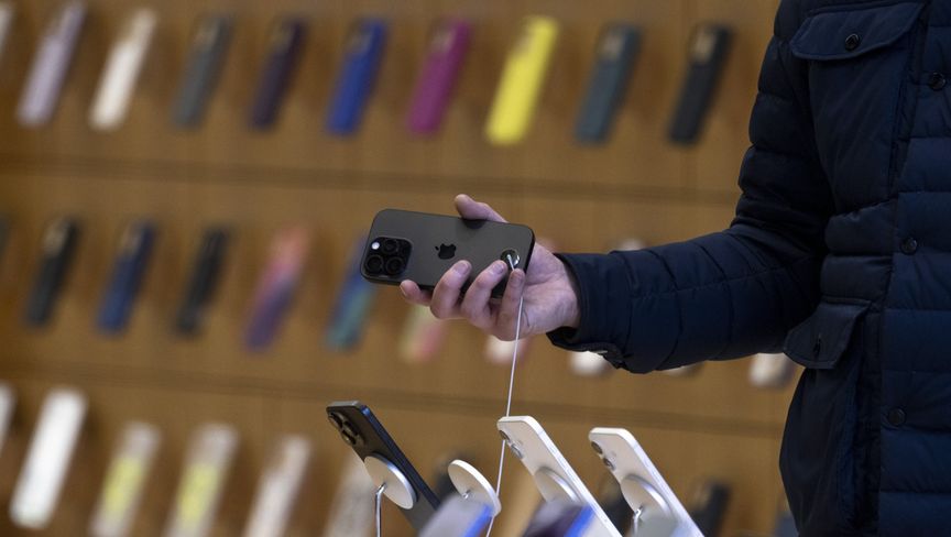 ترمب يطالب "أبل" بوقف نقل إنتاج هواتف "أيفون" إلى الهند