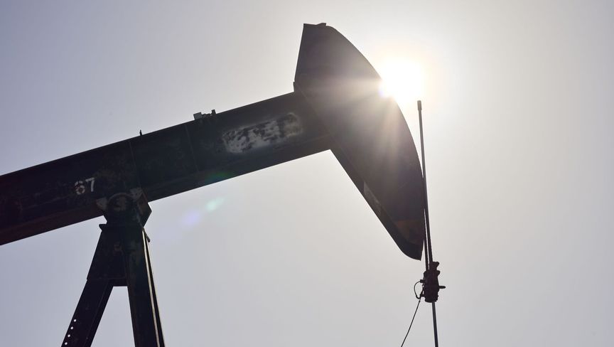 أسعار النفط تتراجع وسط إشارات على تقدم مفاوضات إيران