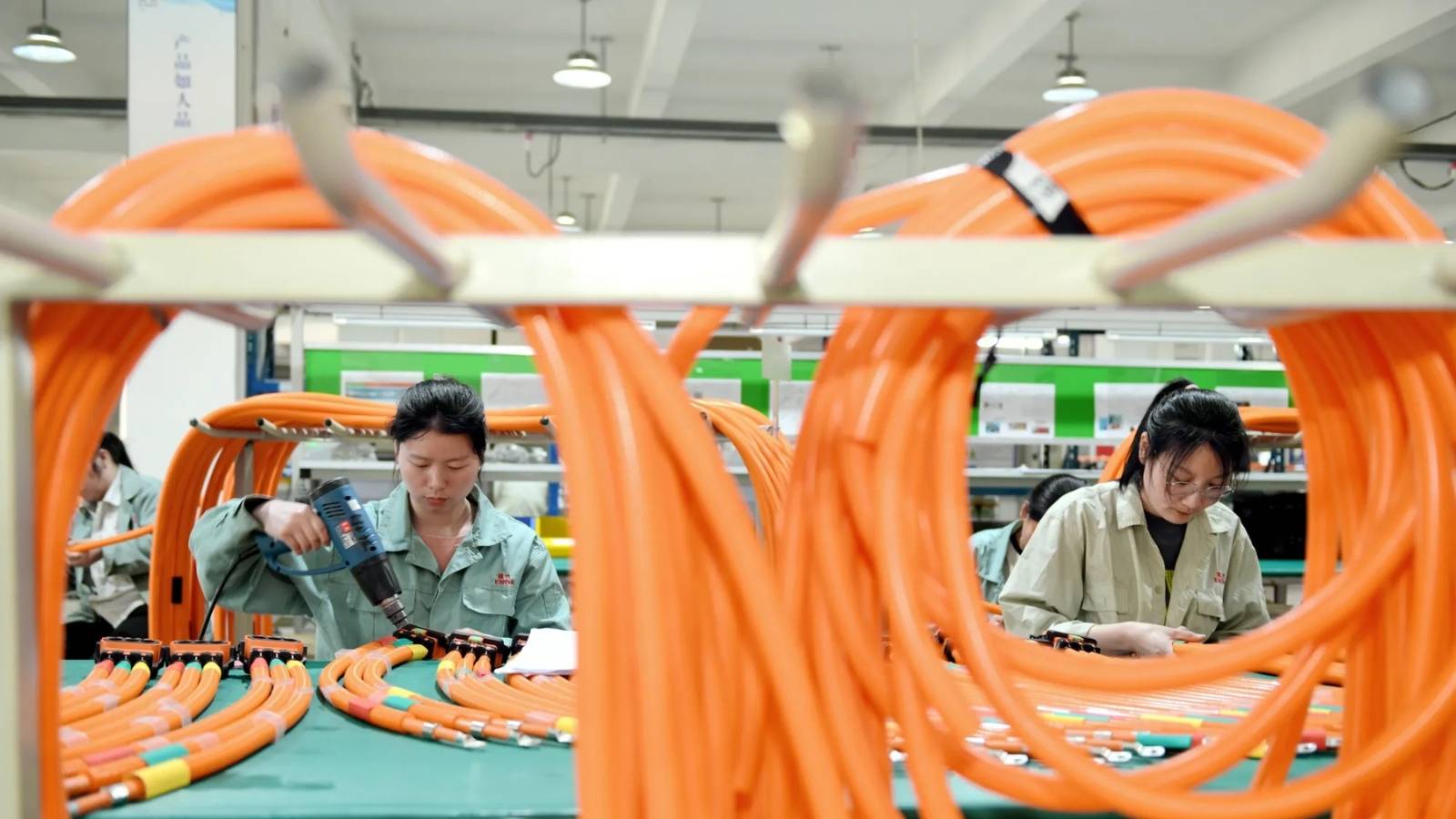 الصين تتفادى التباطؤ .. إنتاجها الصناعي في أبريل يتجاوز التوقعات