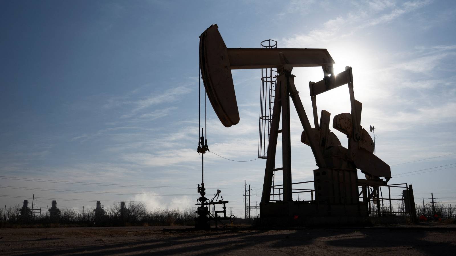 أسعار النفط تستقر وسط تركيز السوق على المحادثات السياسية بين 4 دول