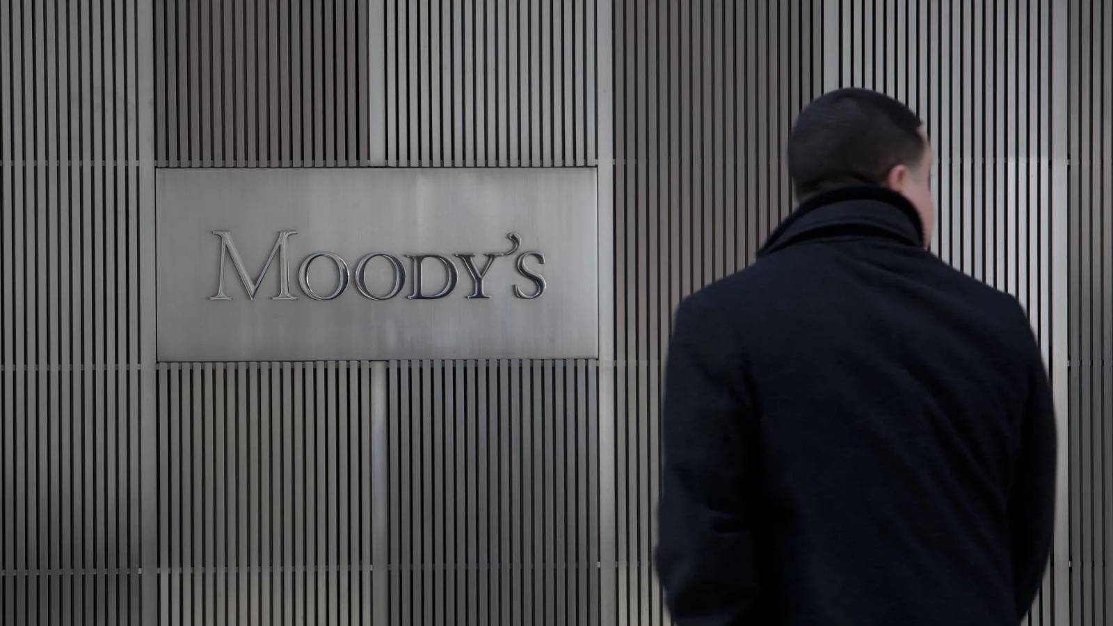 بعد تخفيض تصنيف أمريكا .. ماذا تعرف عن وكالات التصنيف الائتماني ؟