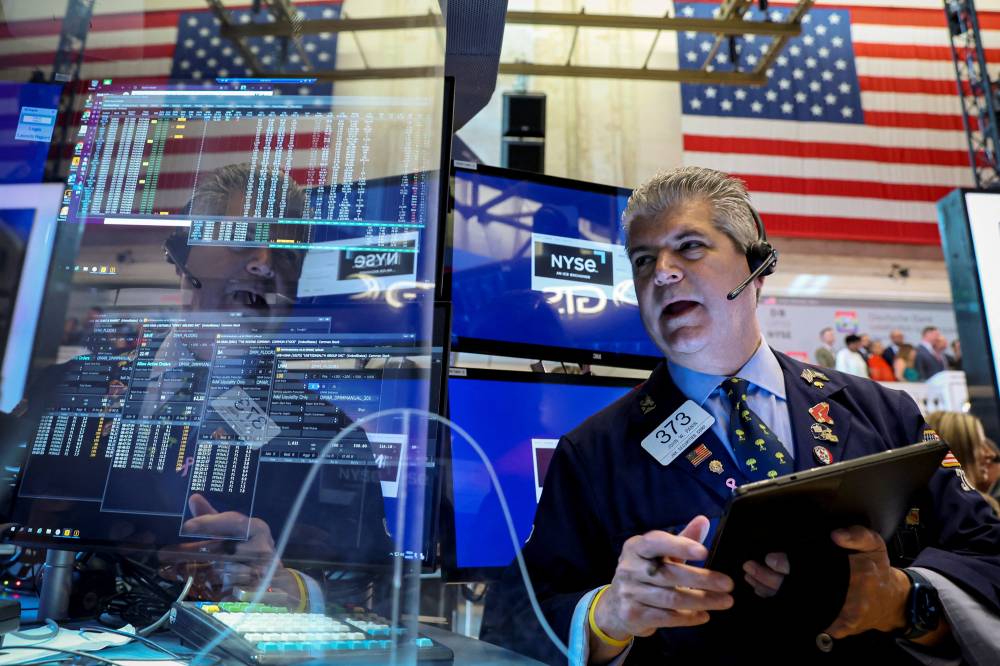 الأسهم الأمريكية تغلق مستقرة بعد تداولات متقلبة