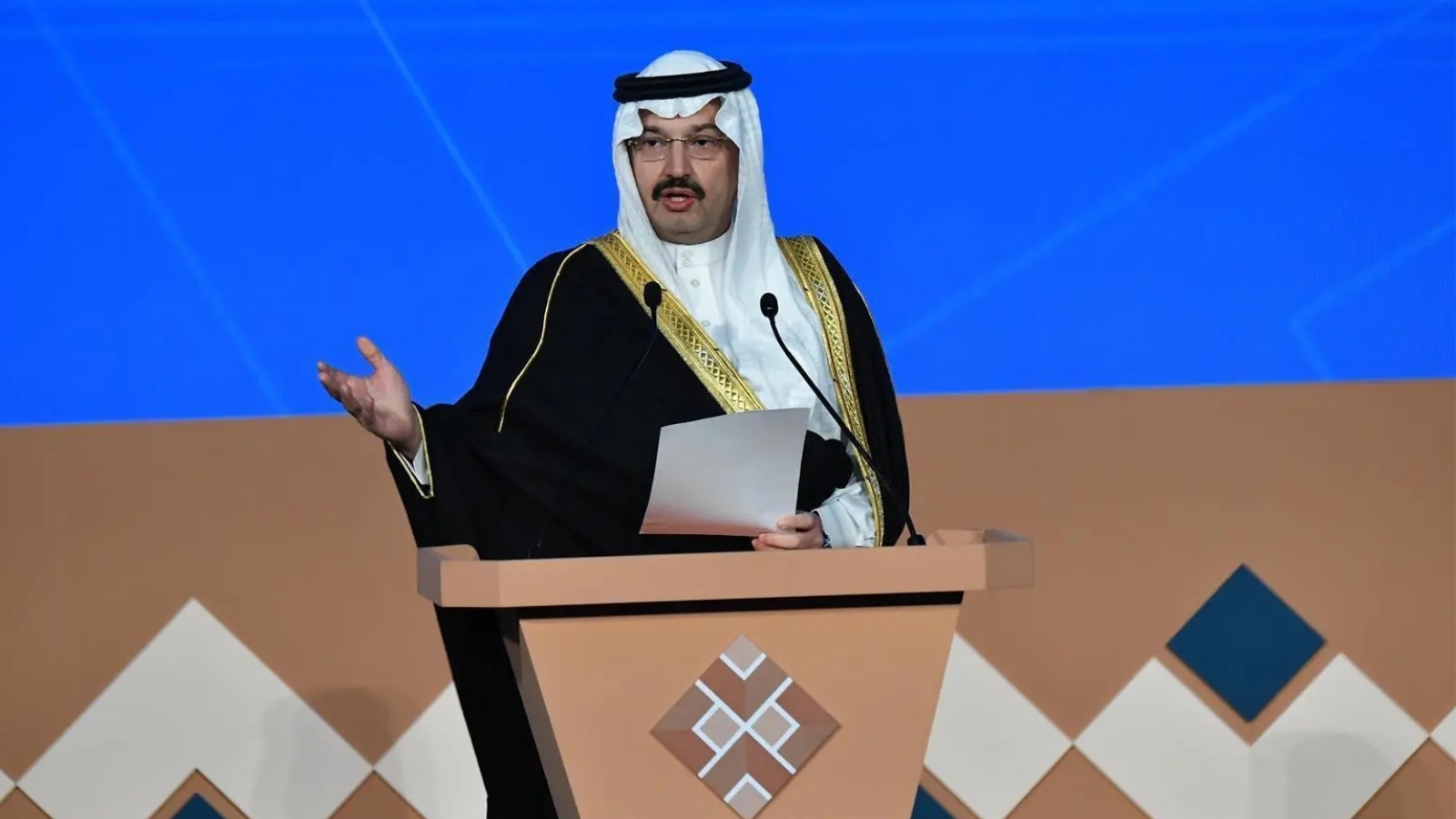 أمير عسير: استثمارات بـ 25 مليار ريال في المنطقة ملتزم بها بدأ تنفيذها على الأرض