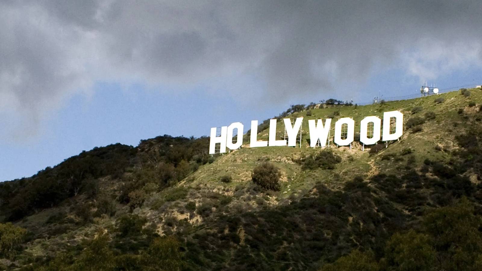 أمريكا توسع قيودها التجارية .. رسوم 100 % على الأفلام المنتجة خارجها