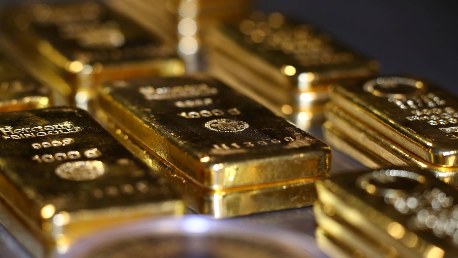 أسعار الذهب تسجل أعلى مستوياتها في أسبوعين مع ارتفاع الطلب