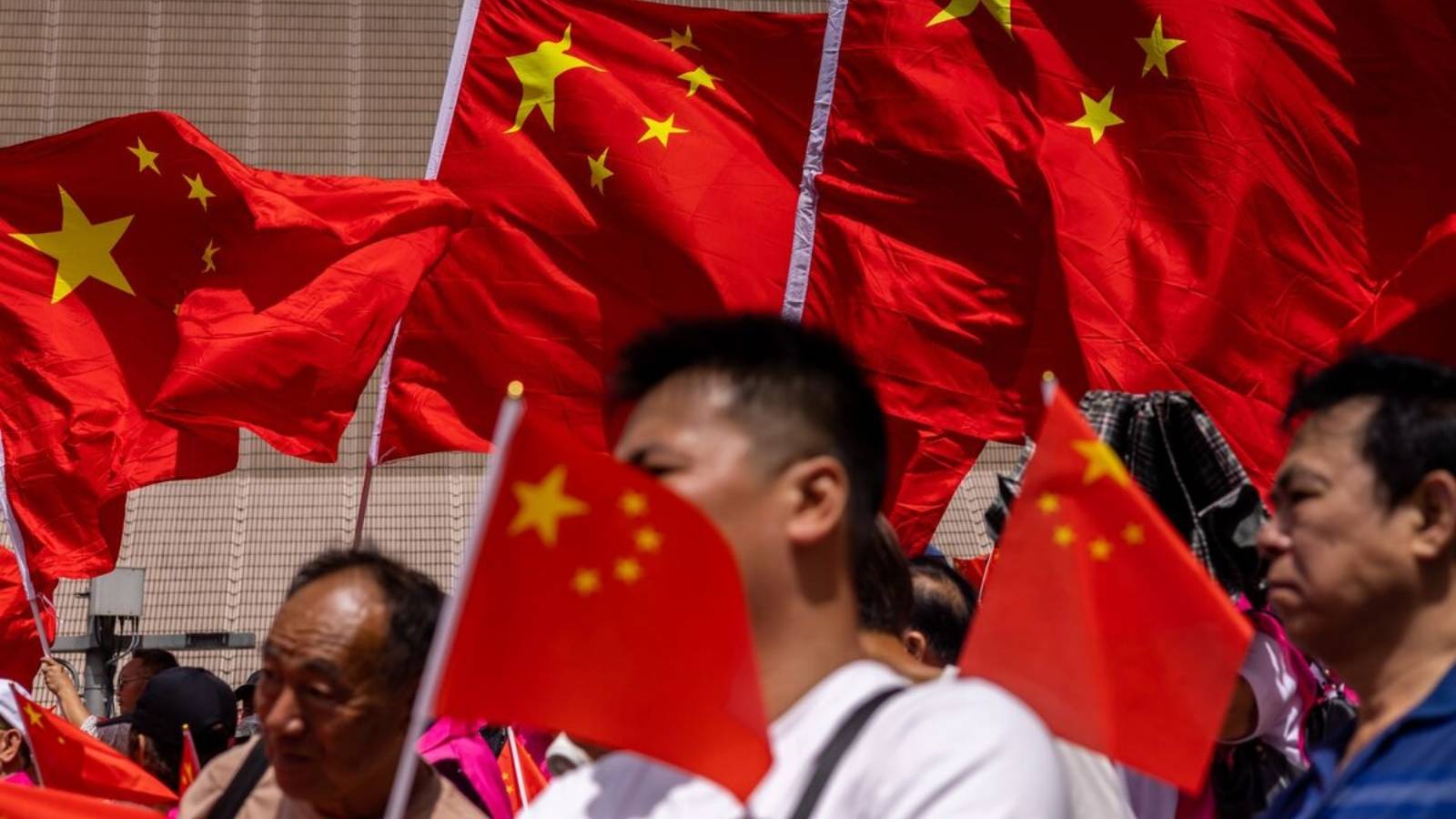 الصين تخفض الفائدة واحتياطي البنوك الإلزامي في ظل تهديد رسوم أمريكا