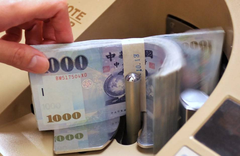 تايوان حجر الدومينو الأول لسقوط الدولار الأمريكي في آسيا