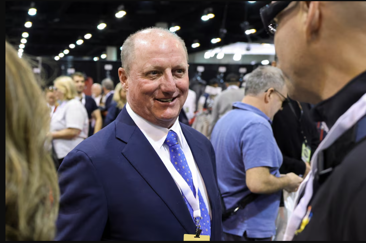 خليفة وارن بافيت ملياردير يملك القليل من أسهم "بيركشاير هاثاواي"