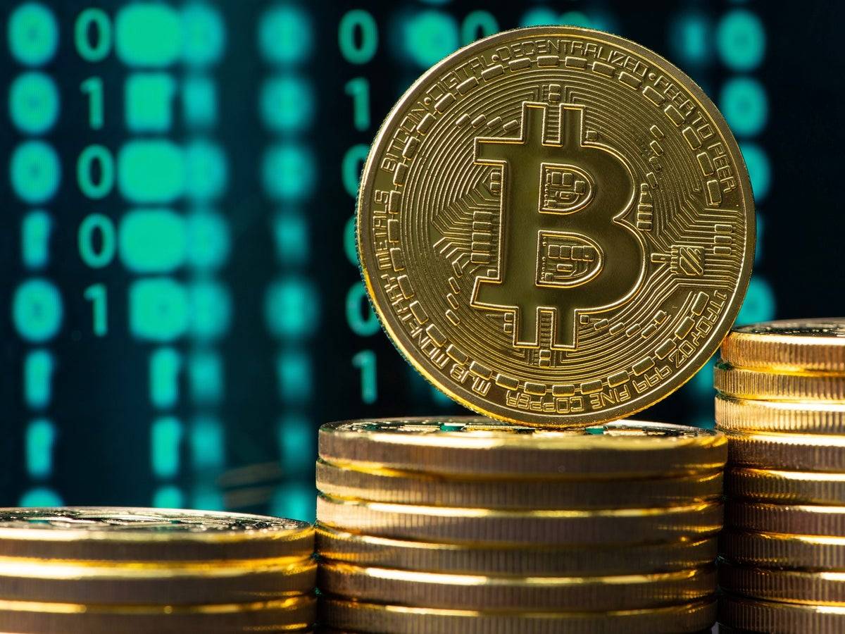 “بتكوين” ترتفع 5.84% وسط تفاؤل التوصل إلى صفقات تجارية عالمية