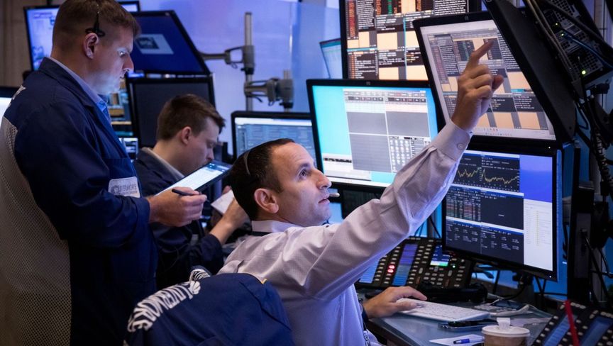 مؤشرات الأسهم الأمريكية تقترب من مستوياتها القياسية