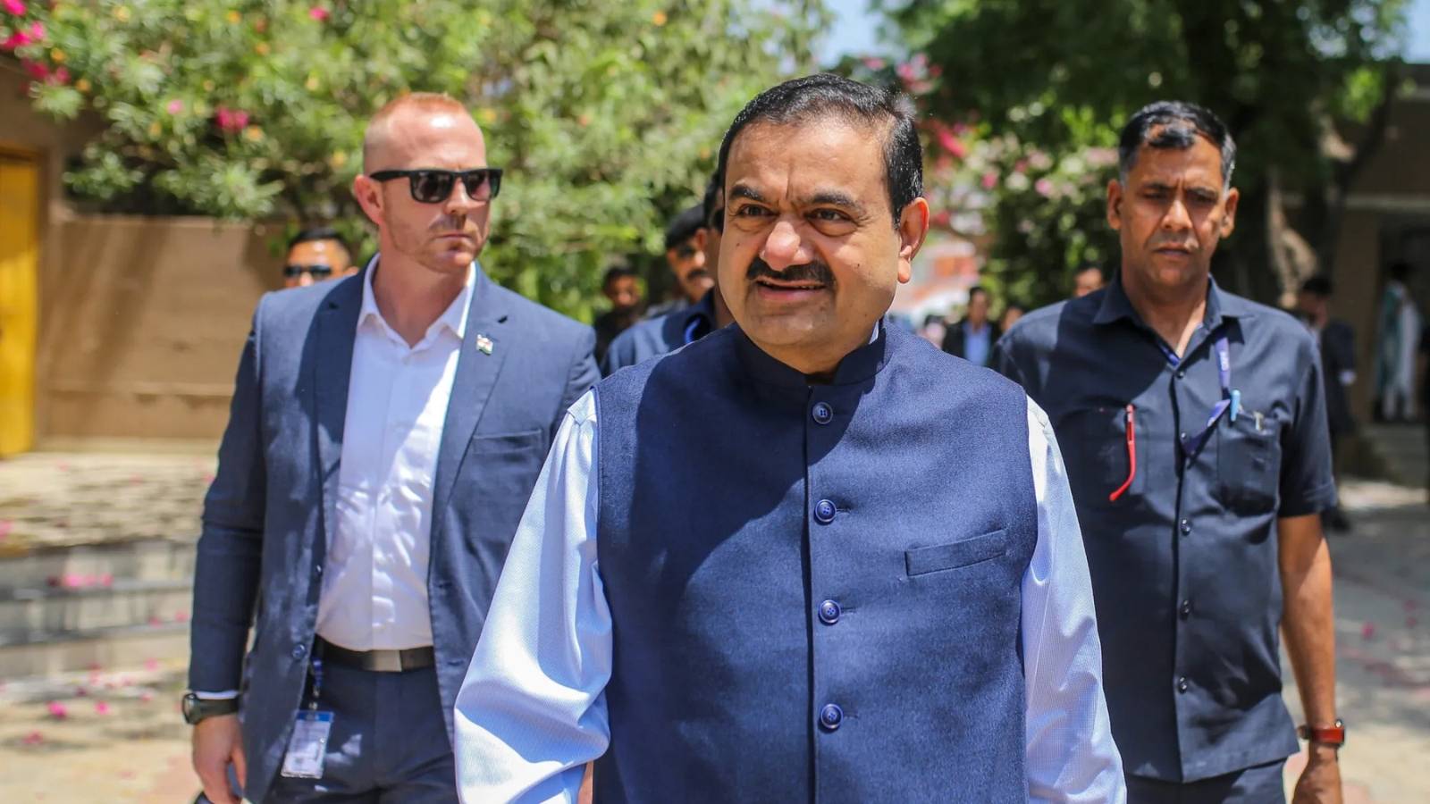 "أداني" تخطط لطرح وحدة المطارات للاكتتاب العام في 2027