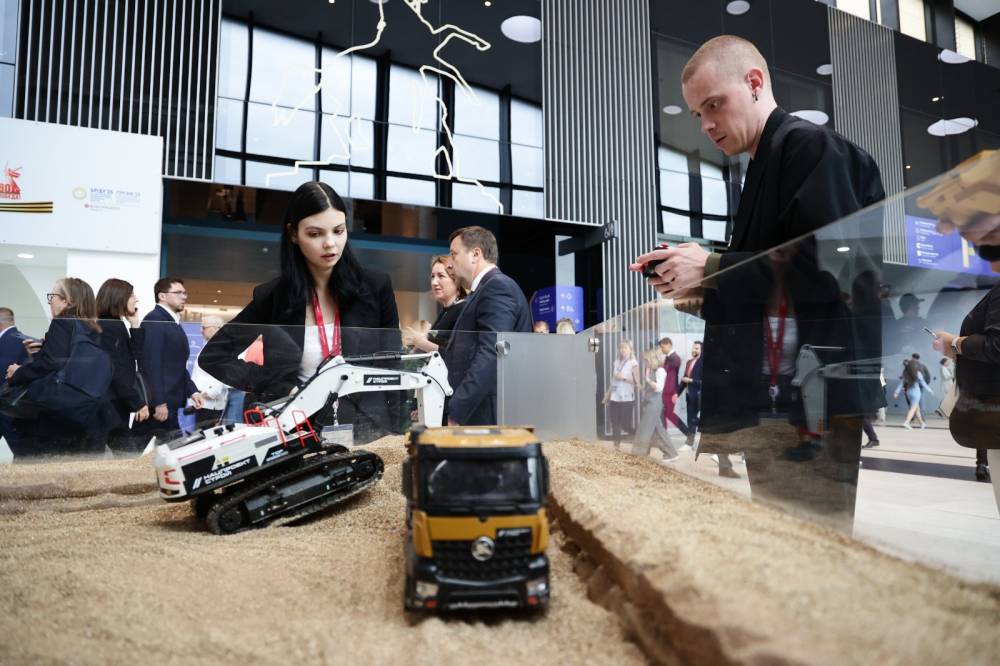 منتدى سانت بطرسبرج.. اتفاقيات بـ 80 مليار دولار والسعودية ضيف الدورة المقبلة