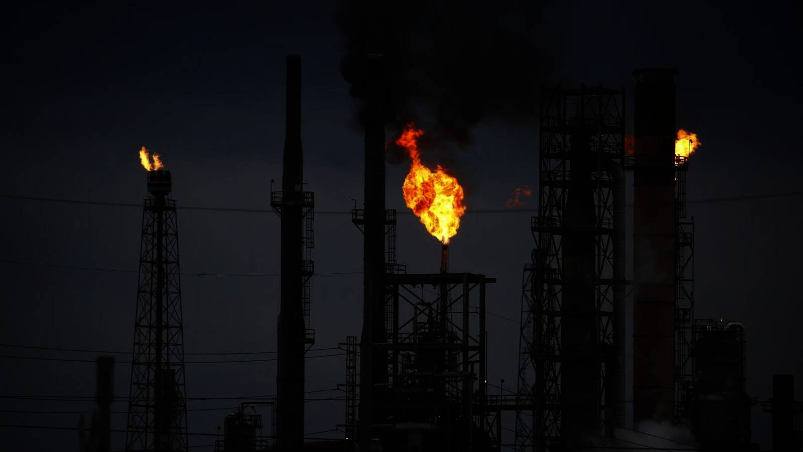 النفط عند أدنى مستوى في أسبوع بعد إعلان ترمب وقف إطلاق النار بين إسرائيل وإيران