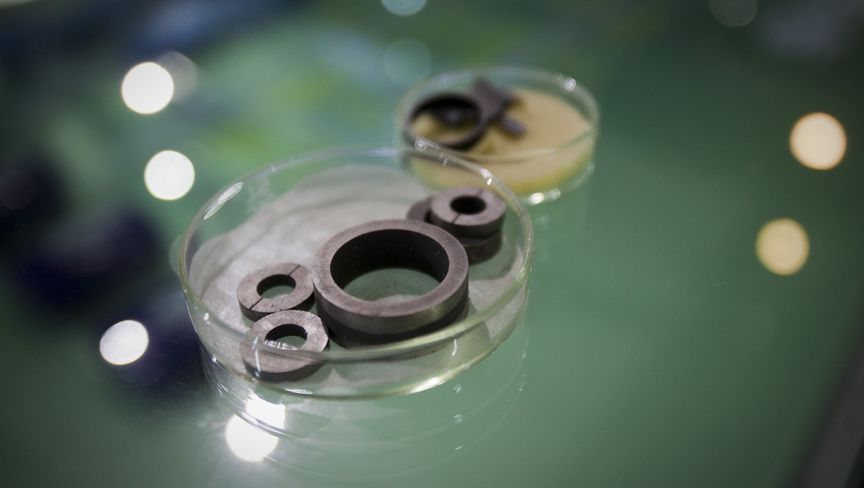 الاتحاد الأوروبي يطالب الصين بإنهاء نقص المعادن النادرة قبل قمة يوليو