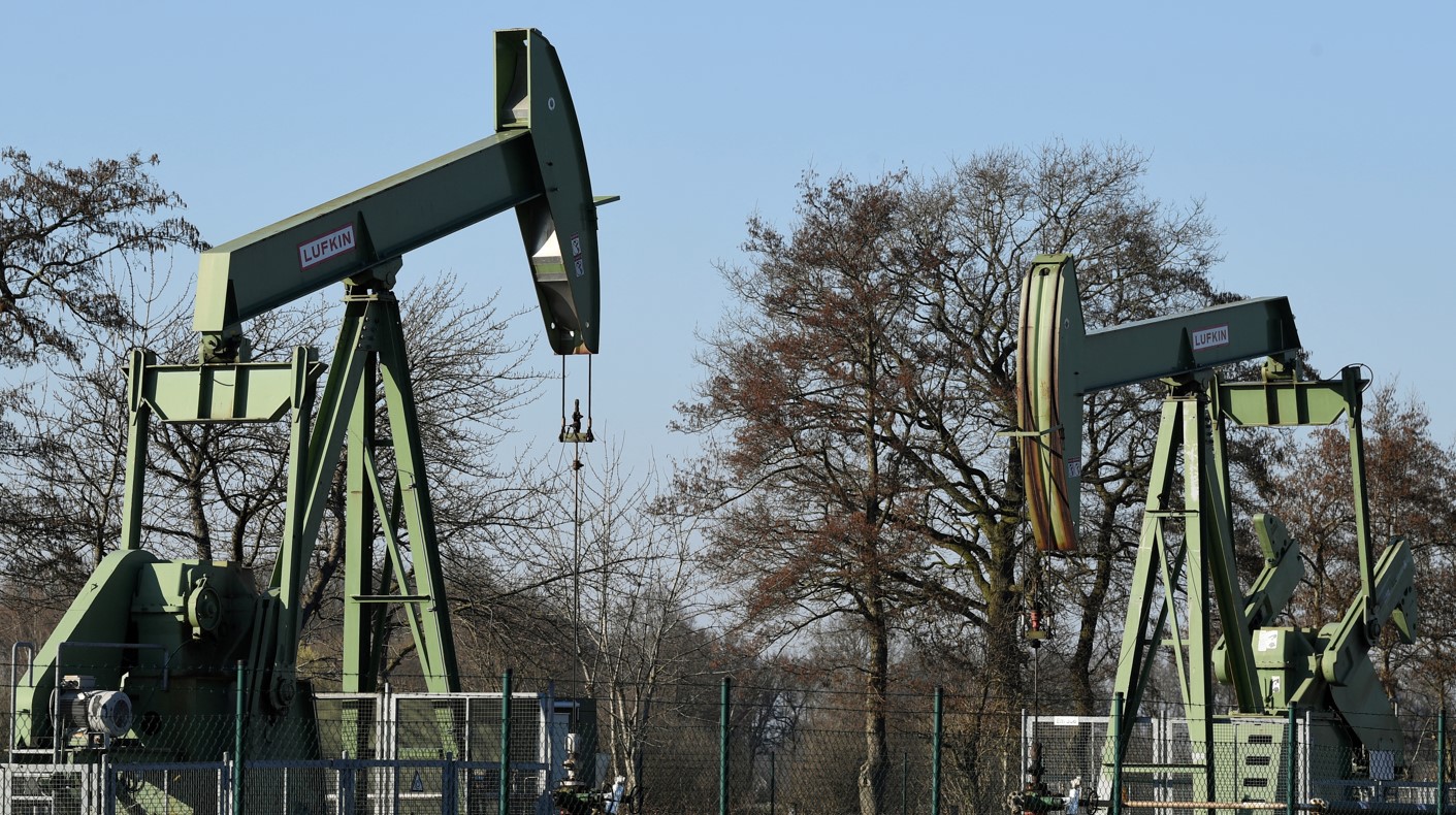 النفط يتجه لتكبد أكبر خسارة أسبوعية في عامين مع انحسار المخاطر