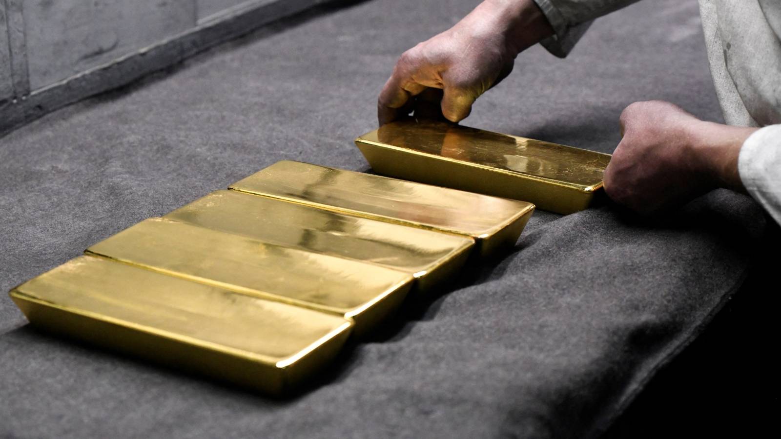 الذهب يهبط إلى أدنى مستوى في شهر مع اتفاق واشنطن وبكين التجاري