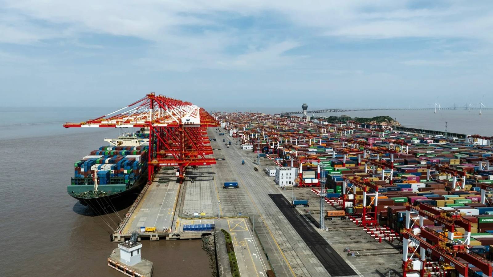 الشركات الصينية تتجاهل الرسوم الأمريكية وتراهن على السوق المحلية