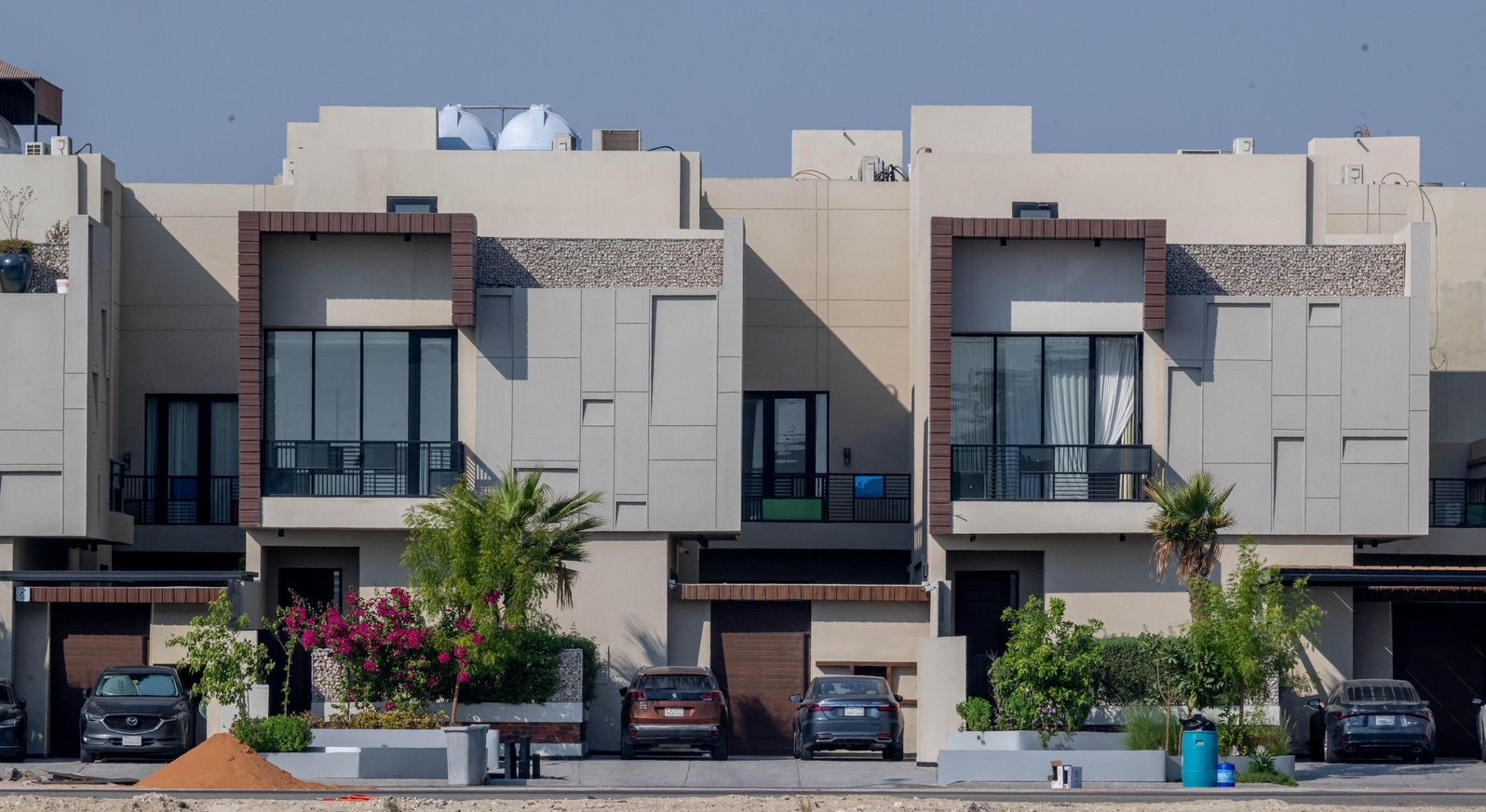 «عمولة العقارات» في السعودية تتبعثر بين العرف والنظام .. من يدفع للآخر؟ 
