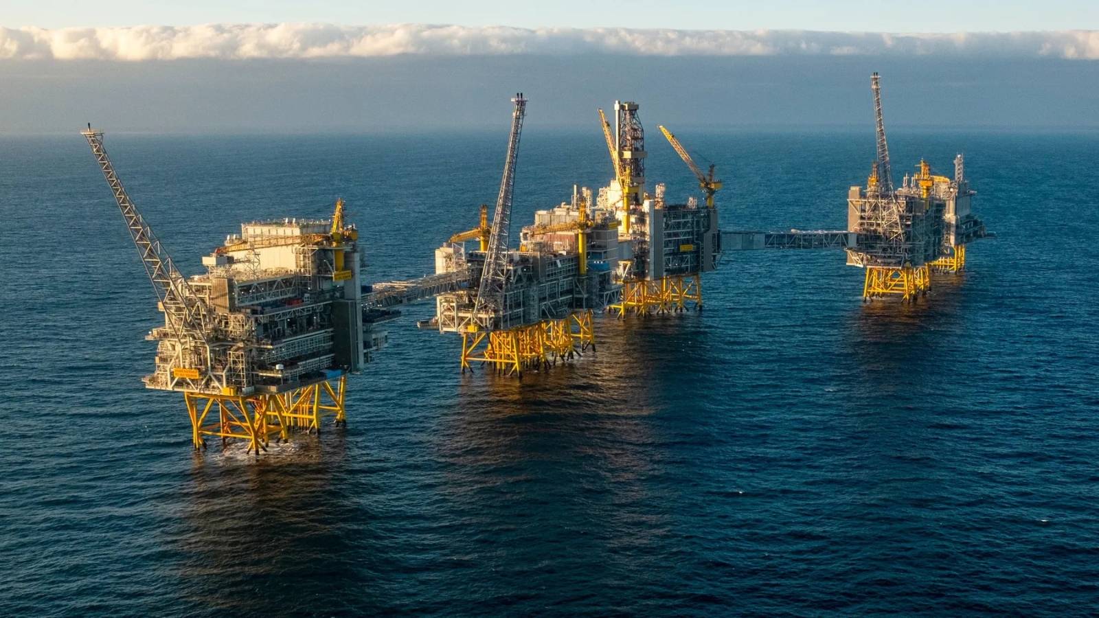 أسعار النفط تواصل التراجع وسط محادثات تجارية أمريكية أوروبية مكثفة