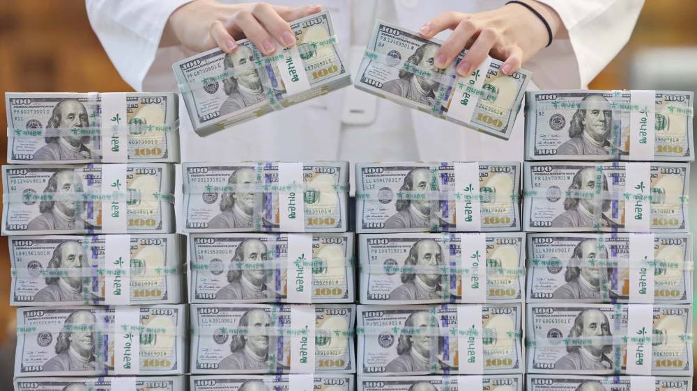 السعودية تخفض حيازتها في السندات الأمريكية إلى 127.7 مليار دولار 