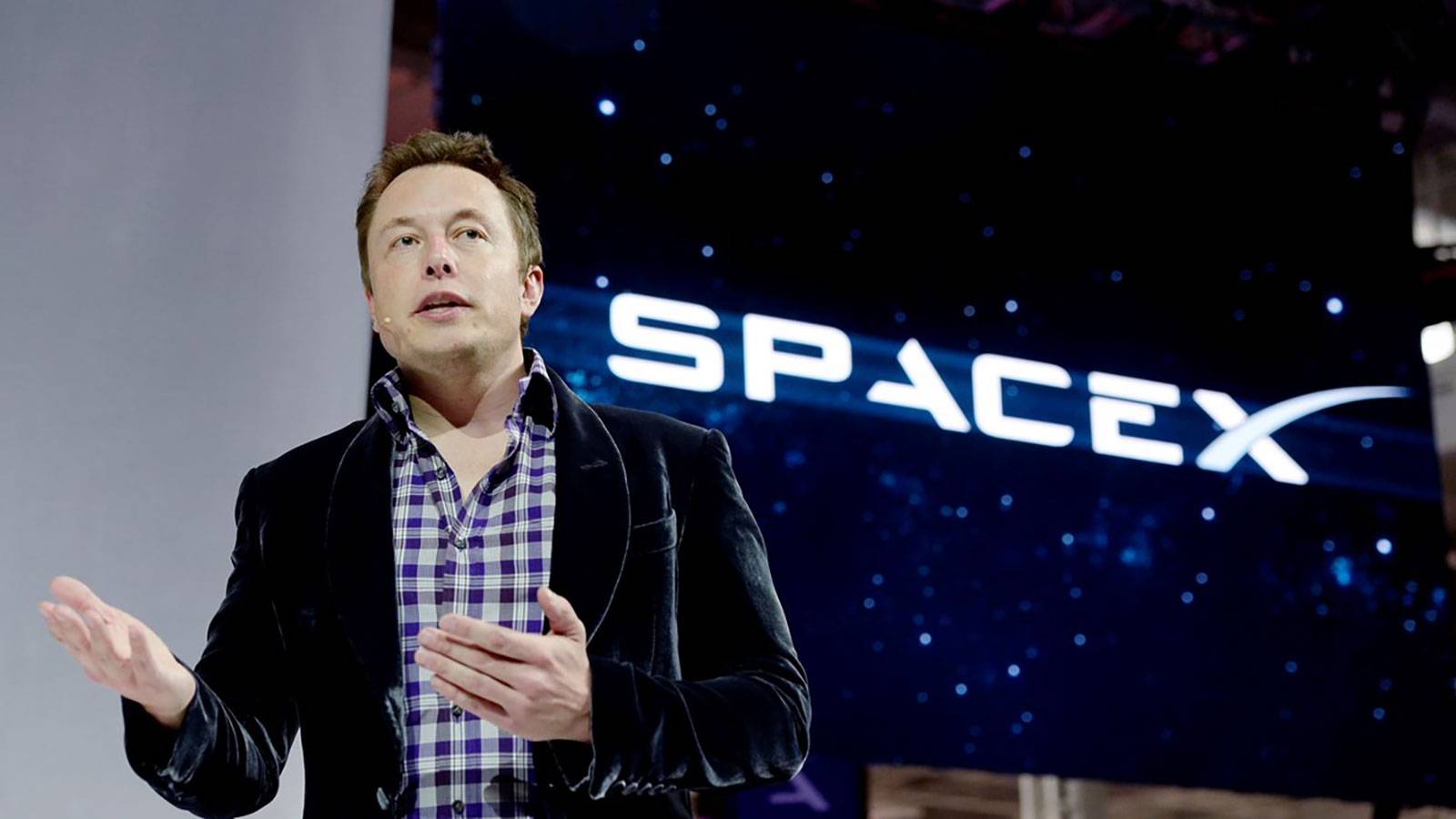 "سبيس إكس" تحذر المستثمرين من احتمال عودة ماسك إلى السياسة الأمريكية