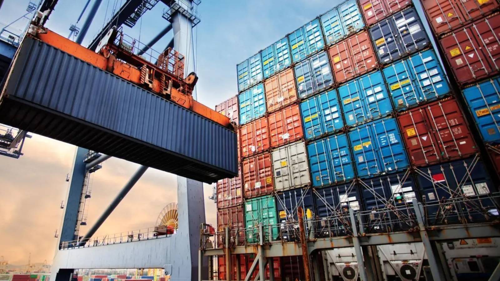 صادرات السعودية غير النفطية في مايو تصعد إلى مستوى تاريخي عند 31.2 مليار ريال