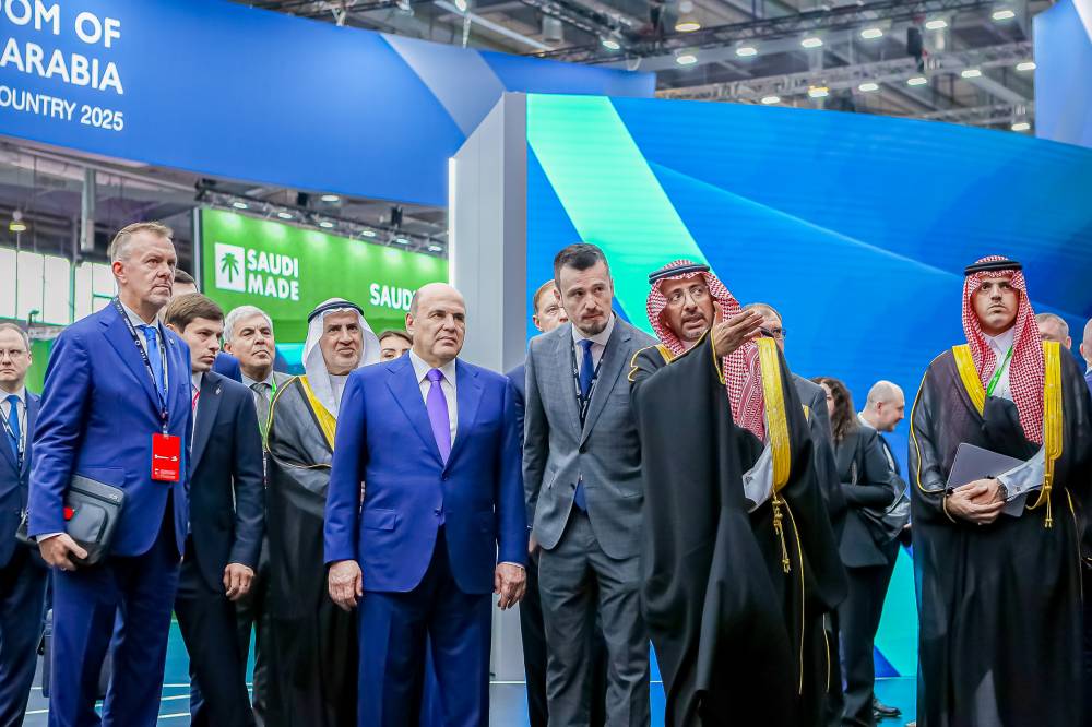 رئيس الوزراء الروسي يطلع على أحدث التقنيات الصناعية السعودية