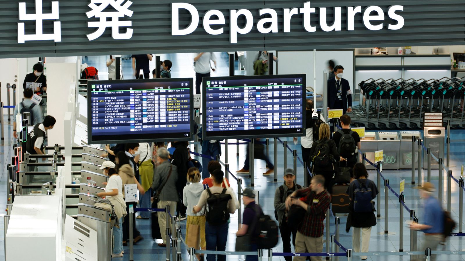 الذكاء الاصطناعي يستغل بيانات المسافرين لتسعير تذاكر الطيران