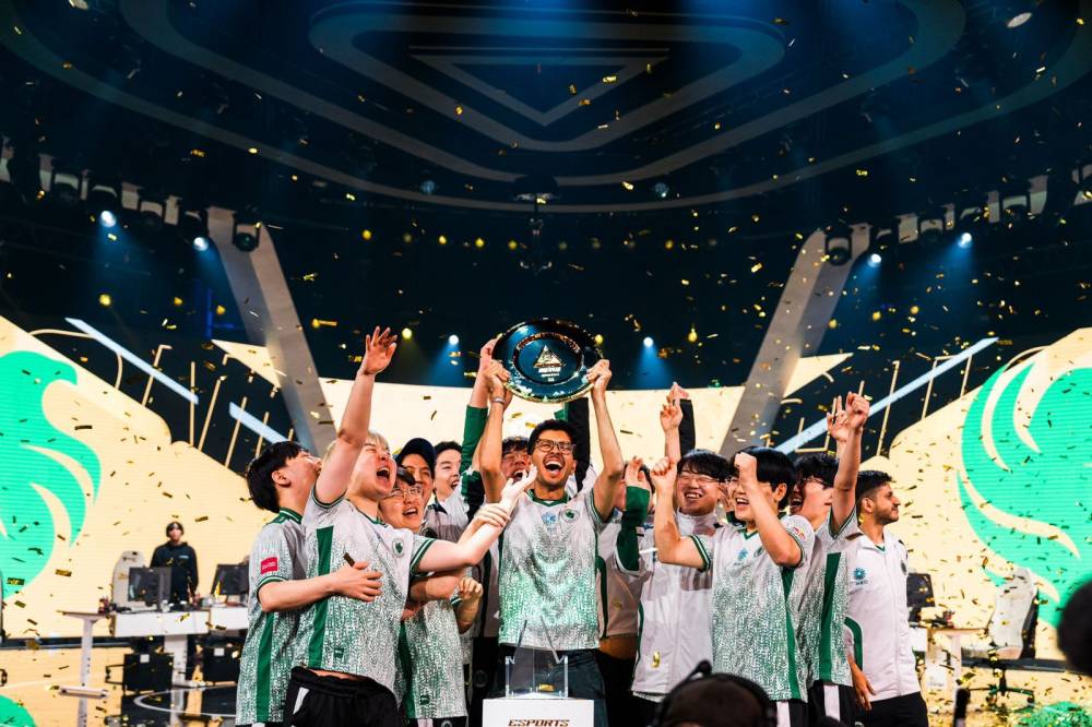 "فالكونز وتويستد" يحصدان 2.4 مليون دولار .. وأمل محافظة السعودية على الكأس قائم