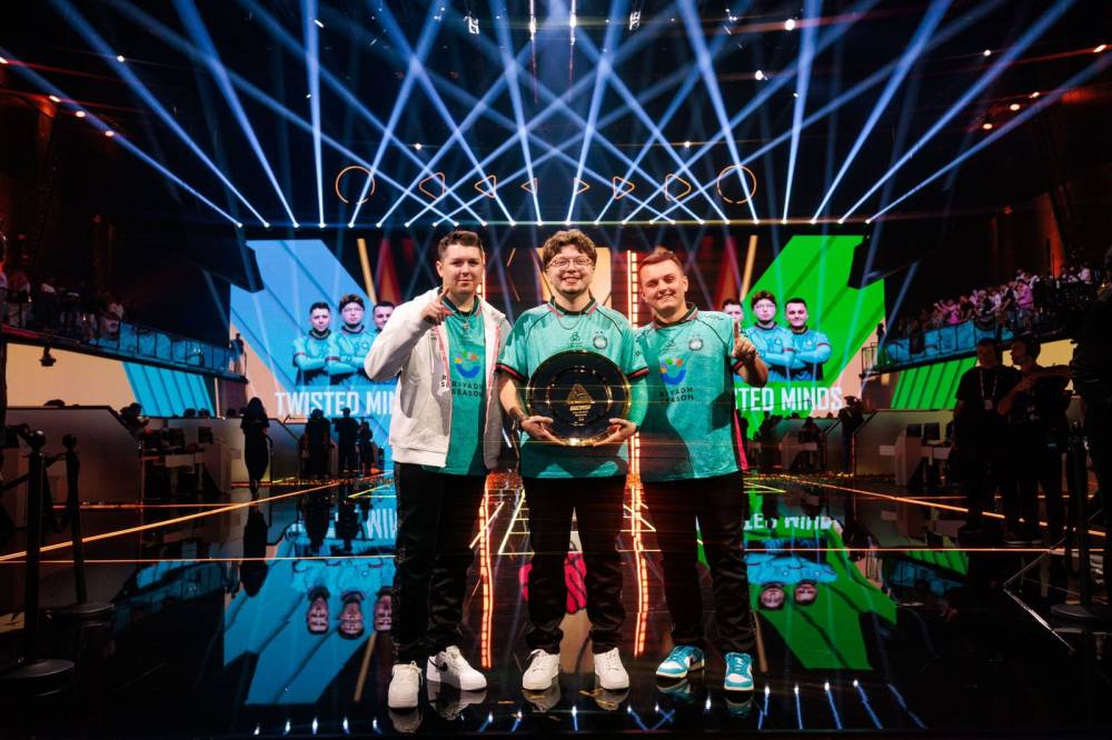 "فالكونز وتويستد" يحصدان 2.4 مليون دولار .. وأمل محافظة السعودية على الكأس قائم