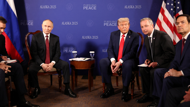 ترمب وبوتين في قمة ألاسكا .. رهانات عالية في محادثات الـ 7 ساعات
