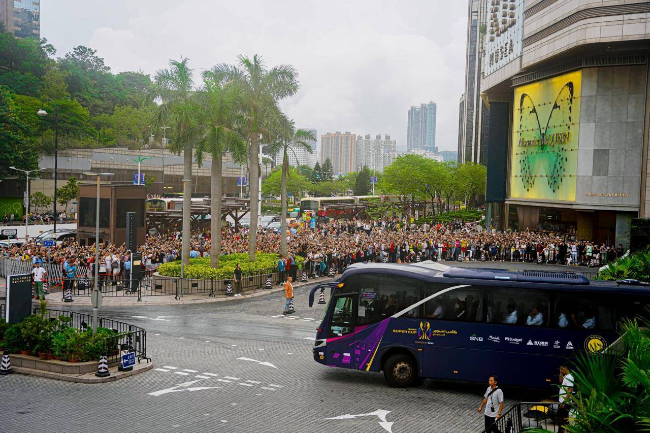 حضور 30 ألف مشجع لكأس السوبر السعودي يغلق 5 طرق رئيسية حول ملعب هونج كونج