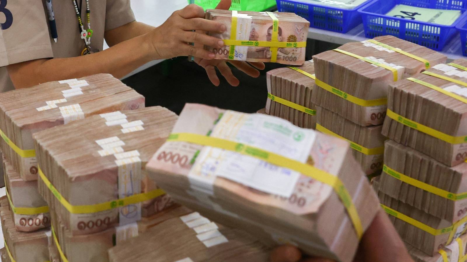 تايلاند تطالب البنوك بوضع 1500 دولار كحد أقصى للتحويلات اليومية