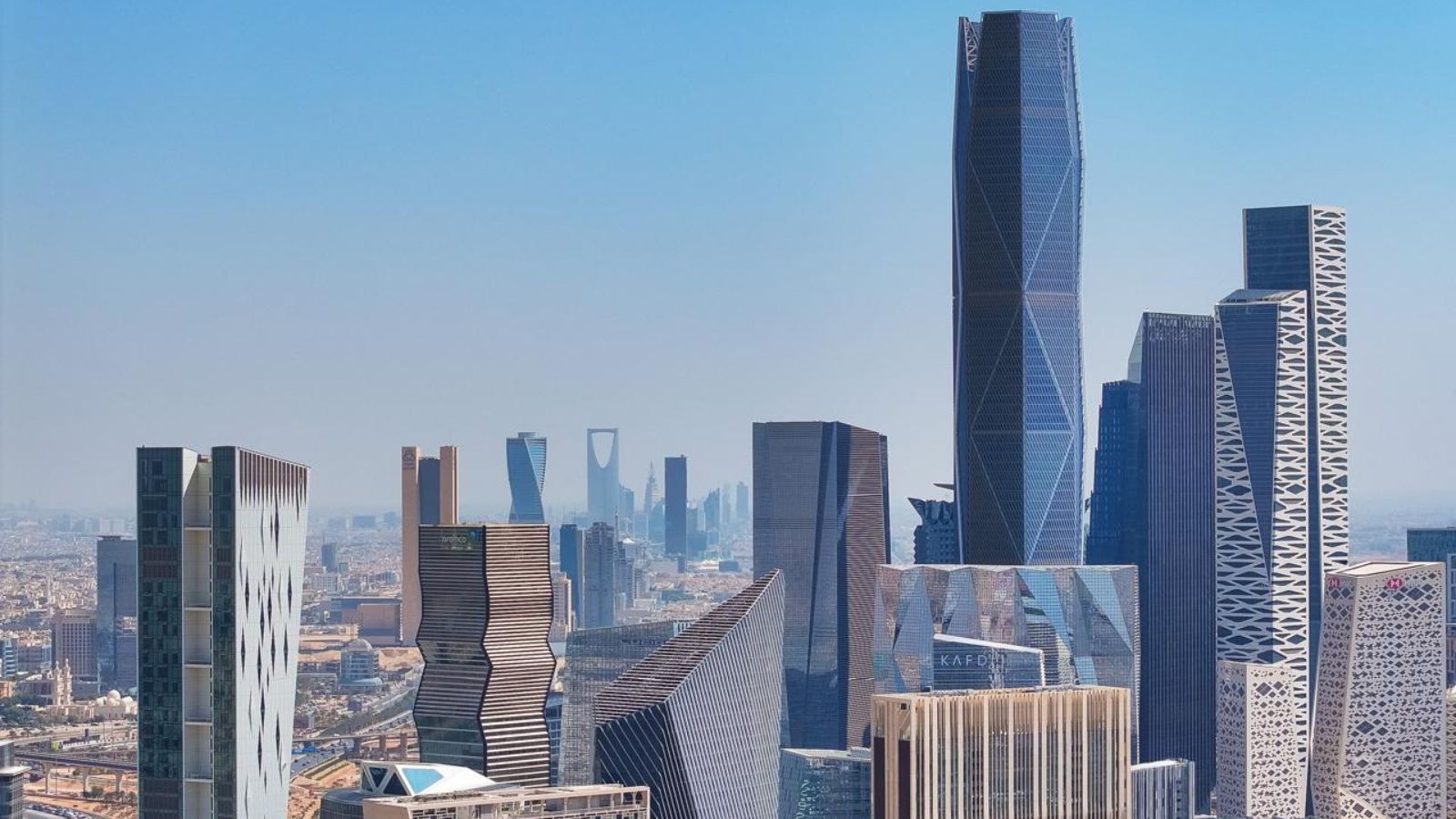 "كافد" تدشن القطار الكهربائي في 2027 وإضافة 7 آلاف موقف سيارات قريبا