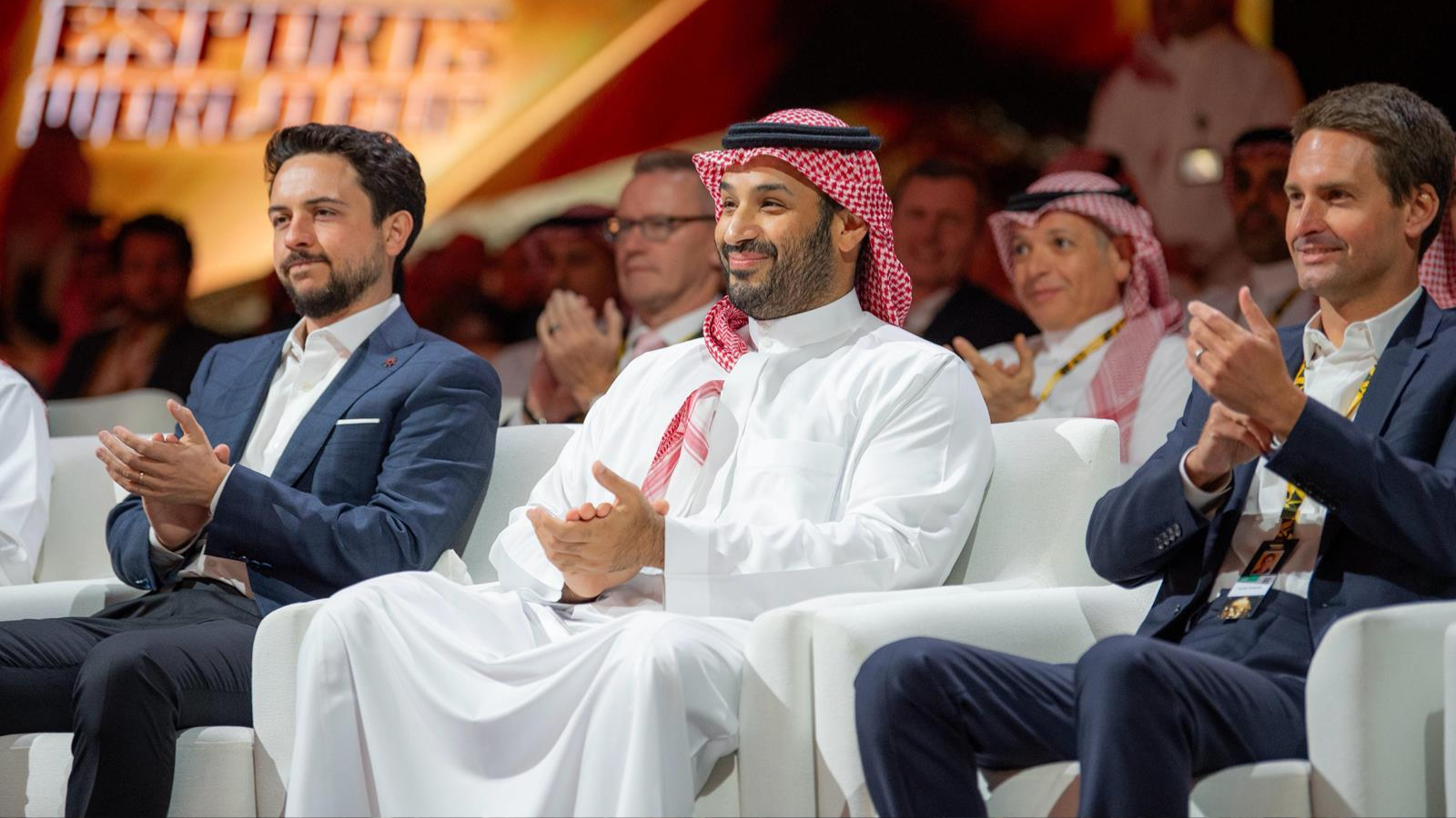 ولي العهد السعودي يتوج "فالكونز" بلقب كأس العالم للرياضات الإلكترونية